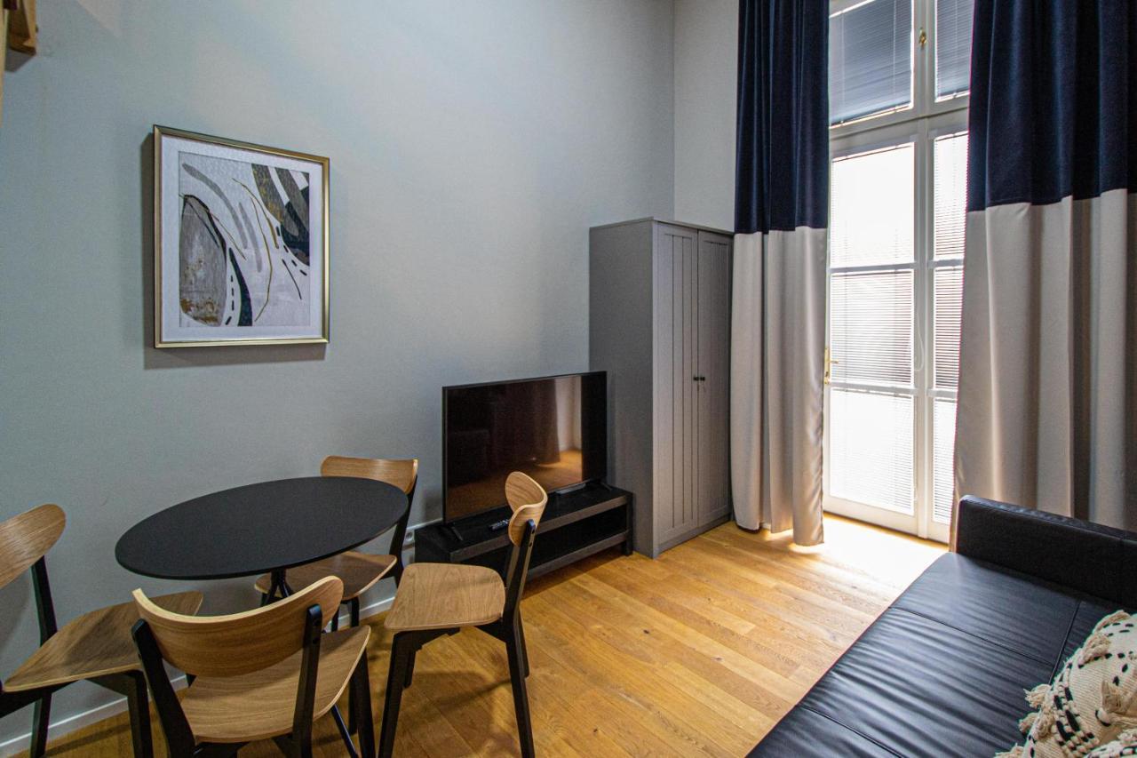 Apartment Main Train Station Close To The The Main Square! Prag